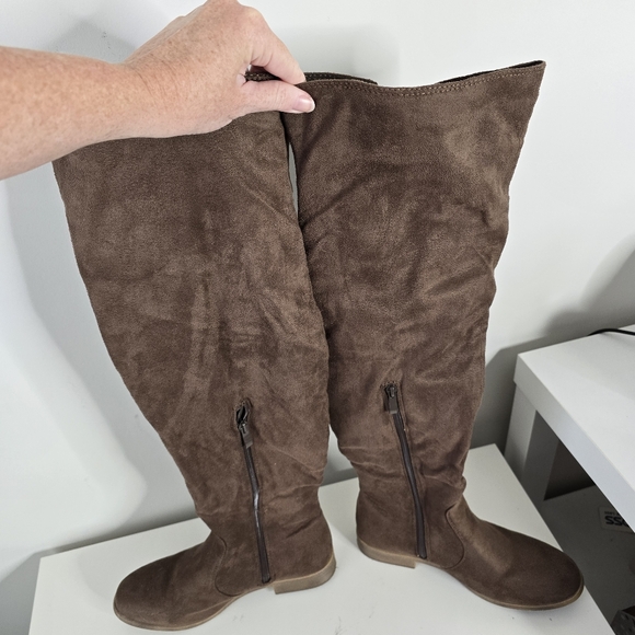 JC Brown Faux Suede Ladder Side Cut Out Knee High Boots 8.5 Low Heel - Picture 4 of 12